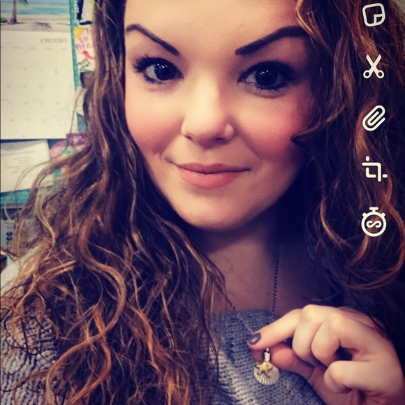 Meet your Posher, Hayley - Picture 3 of 4